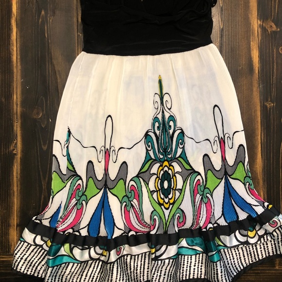 NWOT YoYo's Summer Dress SZ SMALL. Black & White with Vibrant Pattern in Skirt - Picture 2 of 8